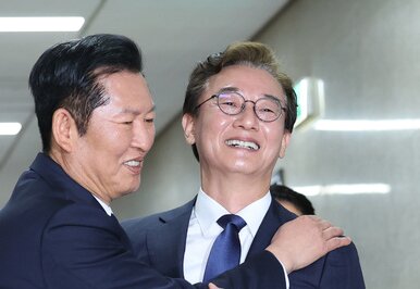 정청래·전재수 '포옹'