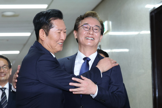 정청래·전재수 '포옹'