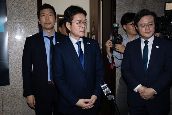 정청래 대표 면담 마치고 나서는 정원오 민주당 서울시장 예비후보