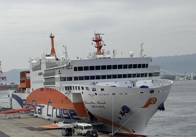 '바다 위 호캉스'…오사카행 팬스타 미라클 호서 즐기는 '봄밤'