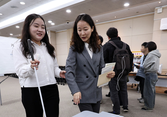 지방선거 앞두고 모의사전투표 체험