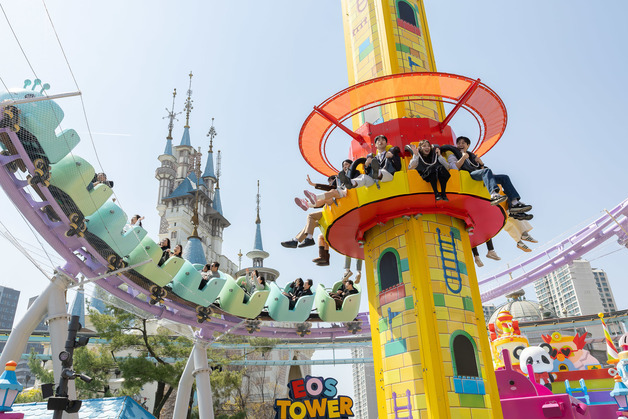 "유튜브 보고 홍콩서 왔어요"…롯데월드 뒤흔든 23년 게임의 힘
