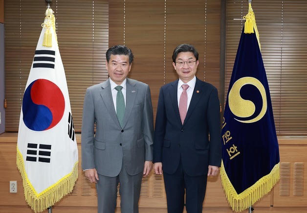 이억원 금융위원장, 암참 회장 만나 '韓 금융 경쟁력 강화' 논의
