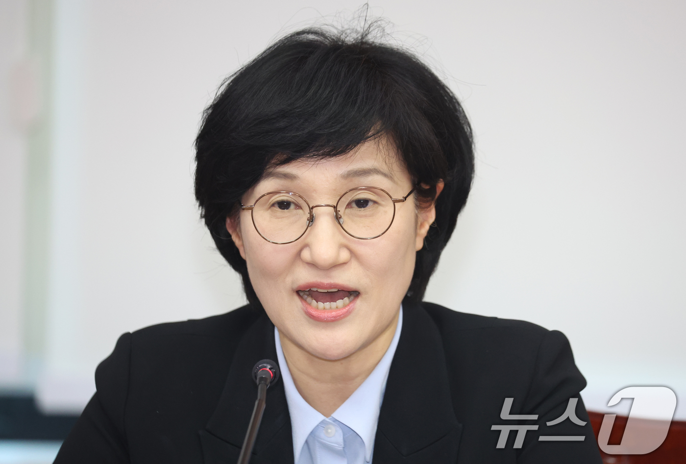 (서울=뉴스1) 김명섭 기자 = 원민경 성평등가족부 장관이 10일 오후 서울 종로구 세종대로 정부서울청사에서 열린 형사미성년자(촉법소년) 연령 사회적 대화 협의체 제3차 전체회의에 …