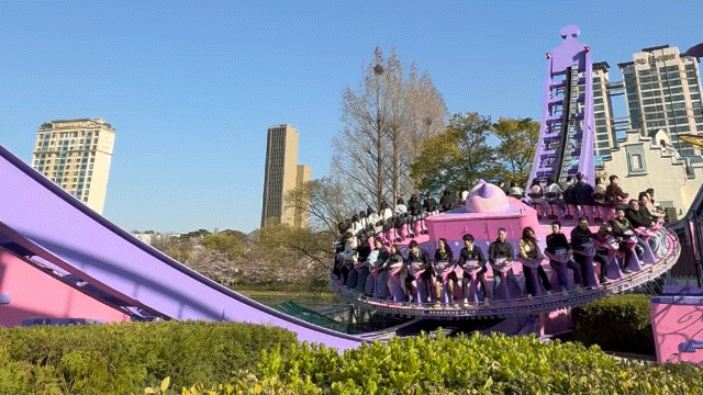 본문 이미지 - 핑크색 레코드판 모양의 핑크빈 테마로 바뀐  자이로스핀ⓒ 뉴스1 윤슬빈 관광전문기자