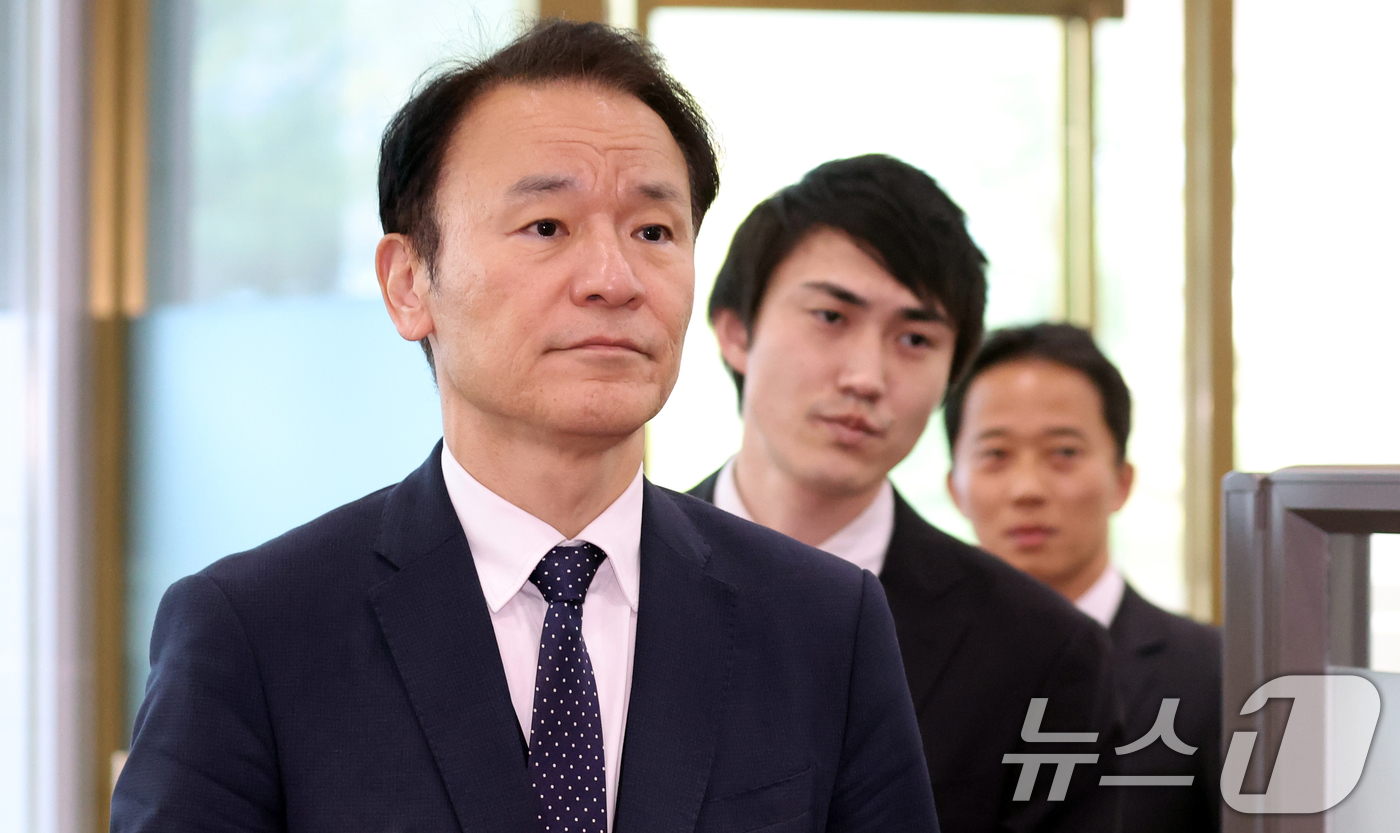 (서울=뉴스1) 김명섭 기자 = 마츠오 히로타카 주한일본대사관 총괄공사가 10일 오후 서울 종로구 정부서출청사 별관 외교부로 초치되고 있다. 일본이 이날 공개한 2026년판 외교청 …