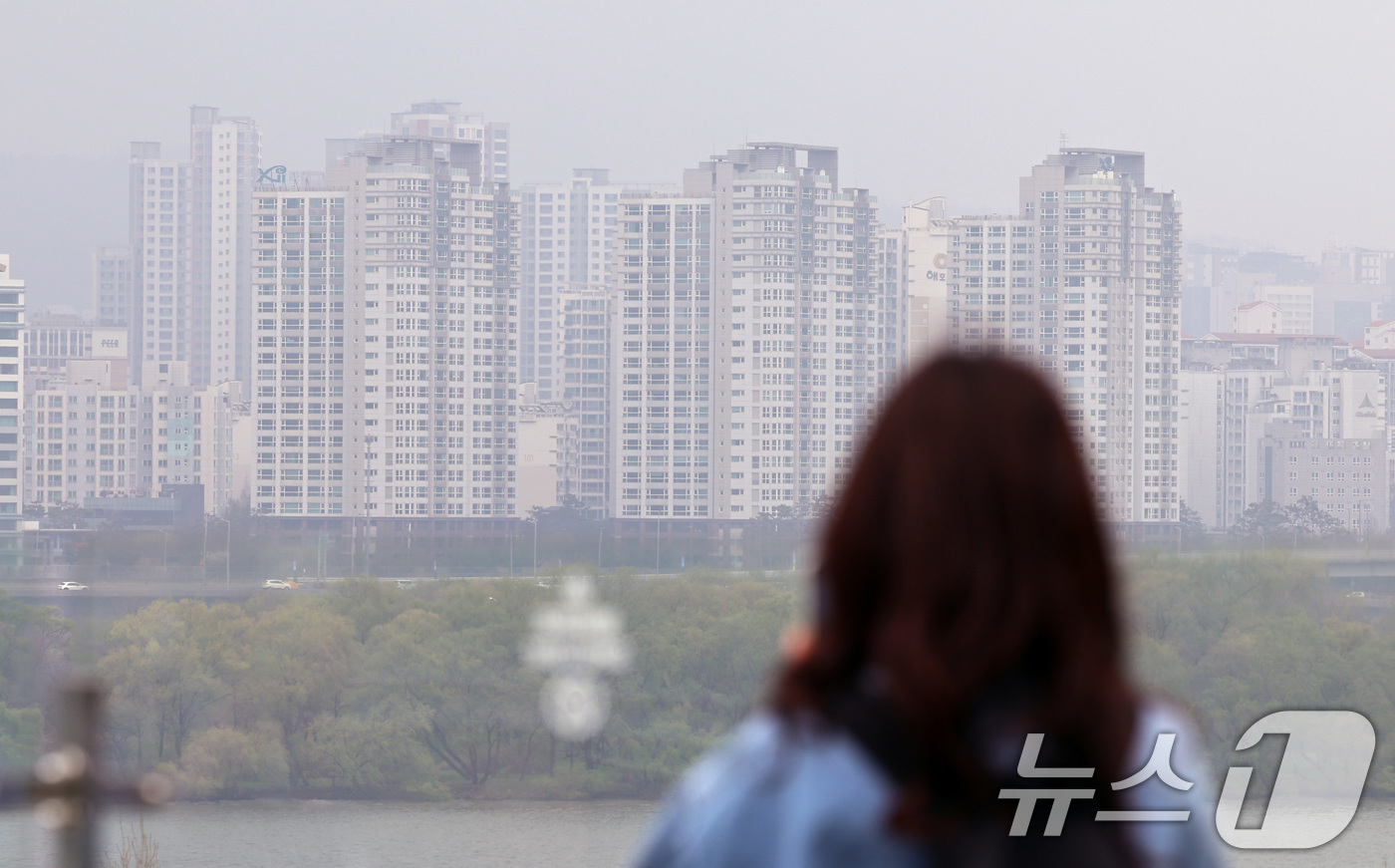 (서울=뉴스1) 구윤성 기자 = 대출 규제 강화와 전세난이 맞물리며 서울 강북권 아파트 평균 매매가격이 처음으로 11억원을 넘어섰다.10일 KB부동산 월간 통계에 따르면 서울의 한 …