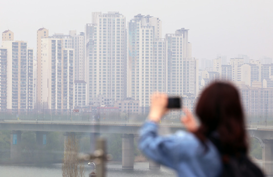 "서울 집 너무 비싸"…경기 주택 매수, 서울 거주자 4년 만에 최대