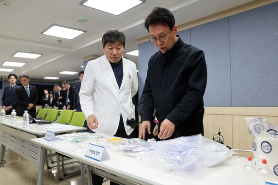 金총리 "나프타發 의료필수품 생산 여파 주시…정부 지원 차질 없이 시행"