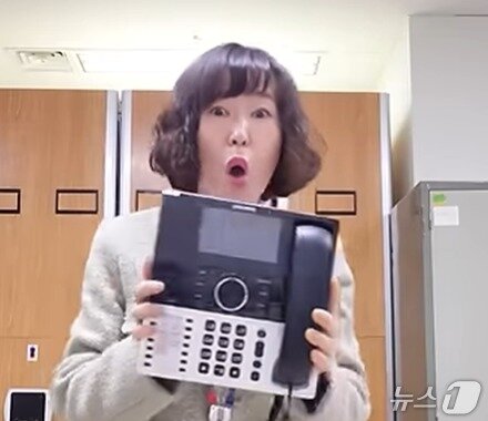 본문 이미지 - 강원 원주시 공식 유튜브 채널에 게시된 쇼츠 영상인 '공무원 호신술 4가지' 중 한 장면. (원주시 제공. 재판매 및 DB금지) 2026.4.10/뉴스1