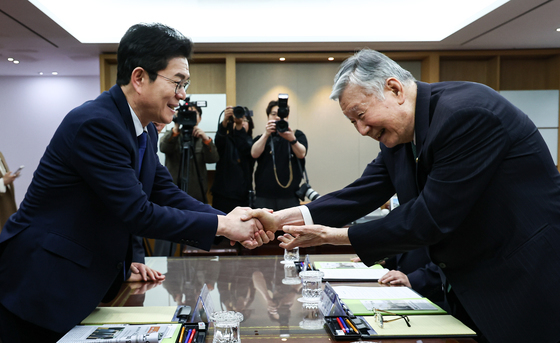 이중근 대한노인회 회장 손 잡은 정원오 후보