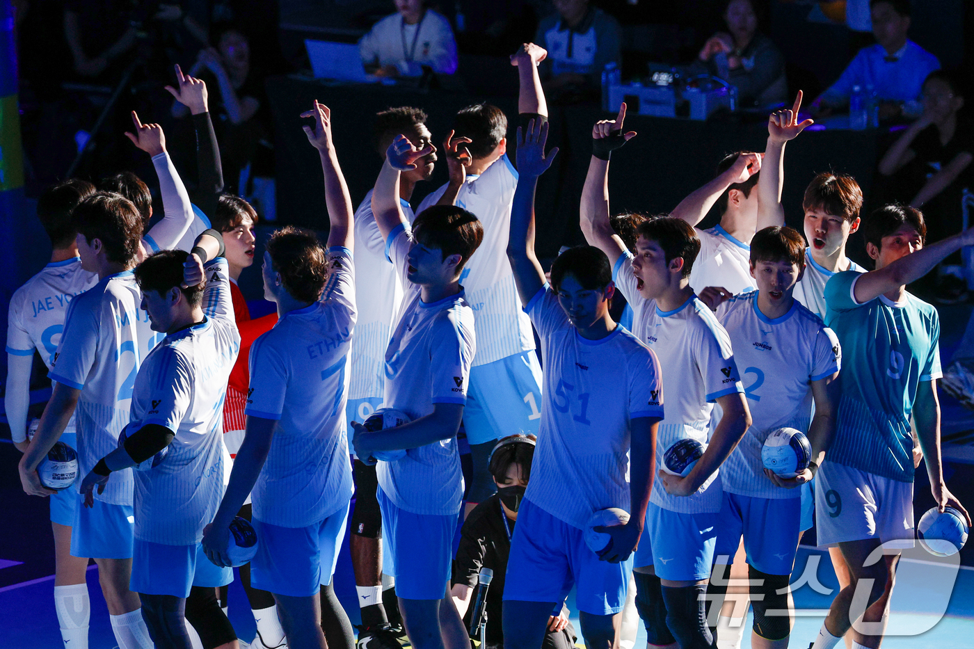 (인천=뉴스1) 안은나 기자 = 10일 오후 인천 계양체육관에서 열린 프로배구 2025-2026 V-리그 남자부 챔피언 결정전 5차전 대한항공 점보스와 현대캐피탈 스카이워커스의 경 …