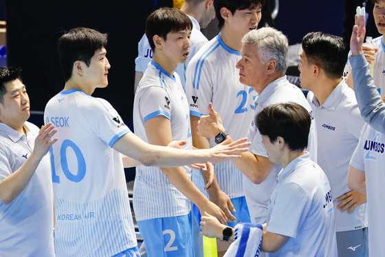 조토 감독, 정지석 향해 '엄지 척'