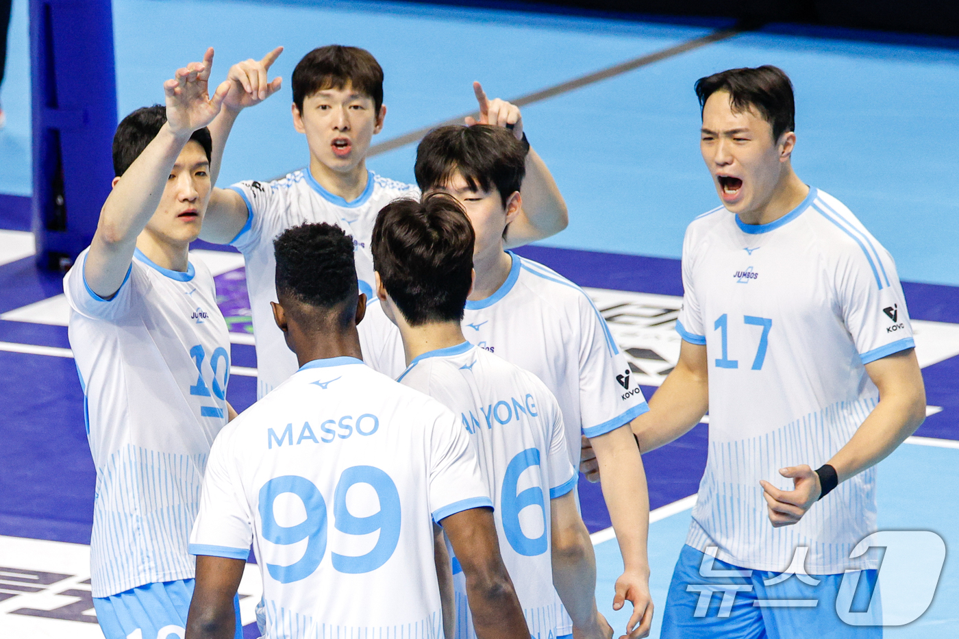 (인천=뉴스1) 안은나 기자 = 10일 오후 인천 계양체육관에서 열린 프로배구 2025-2026 V-리그 남자부 챔피언 결정전 5차전 대한항공 점보스와 현대캐피탈 스카이워커스의 경 …