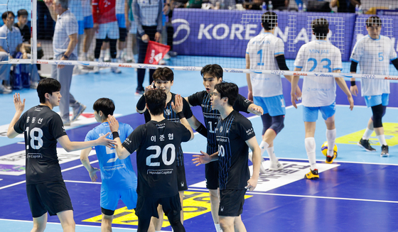 기뻐하는 현대캐피탈