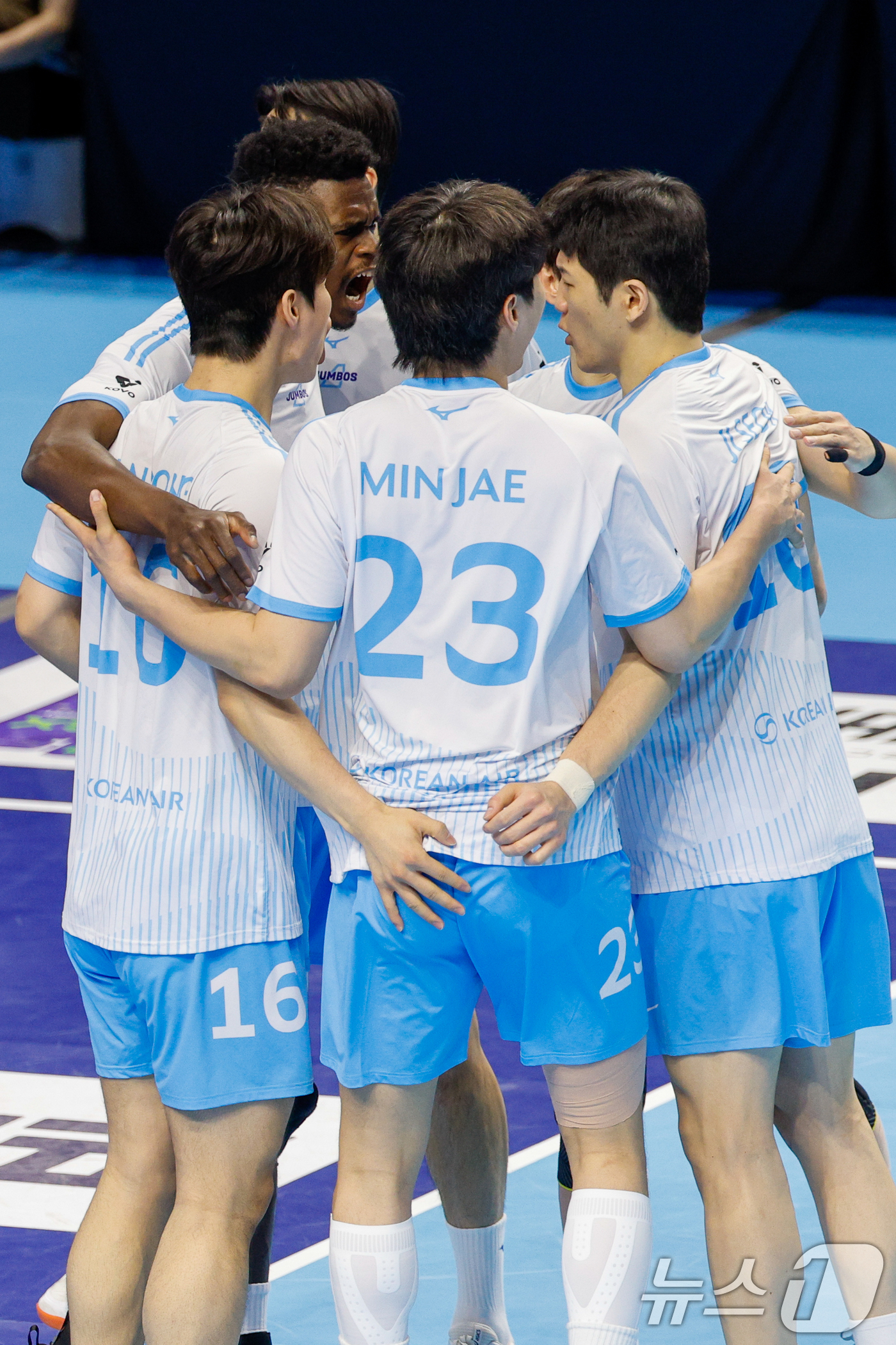 (인천=뉴스1) 안은나 기자 = 10일 오후 인천 계양체육관에서 열린 프로배구 2025-2026 V-리그 남자부 챔피언 결정전 5차전 대한항공 점보스와 현대캐피탈 스카이워커스의 경 …