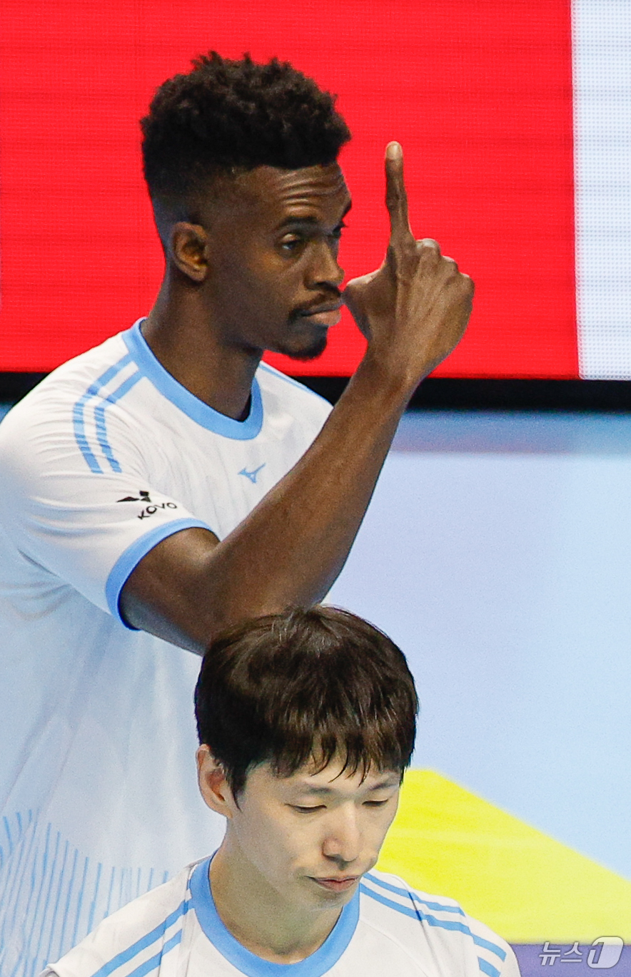 (인천=뉴스1) 안은나 기자 = 10일 오후 인천 계양체육관에서 열린 프로배구 2025-2026 V-리그 남자부 챔피언 결정전 5차전 대한항공 점보스와 현대캐피탈 스카이워커스의 경 …