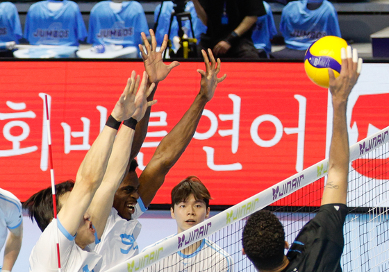 레오 '넘어가라'