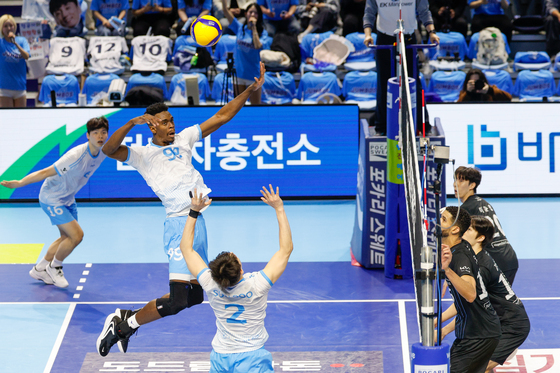 'V6' 대한항공, 현대캐피탈 잡고 통합 우승…'트레블' 위업