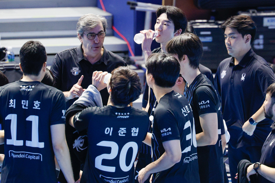 '준우승' 현캐 블랑 감독 "분노 여전하지만, 대한항공 우승 자격 있어"