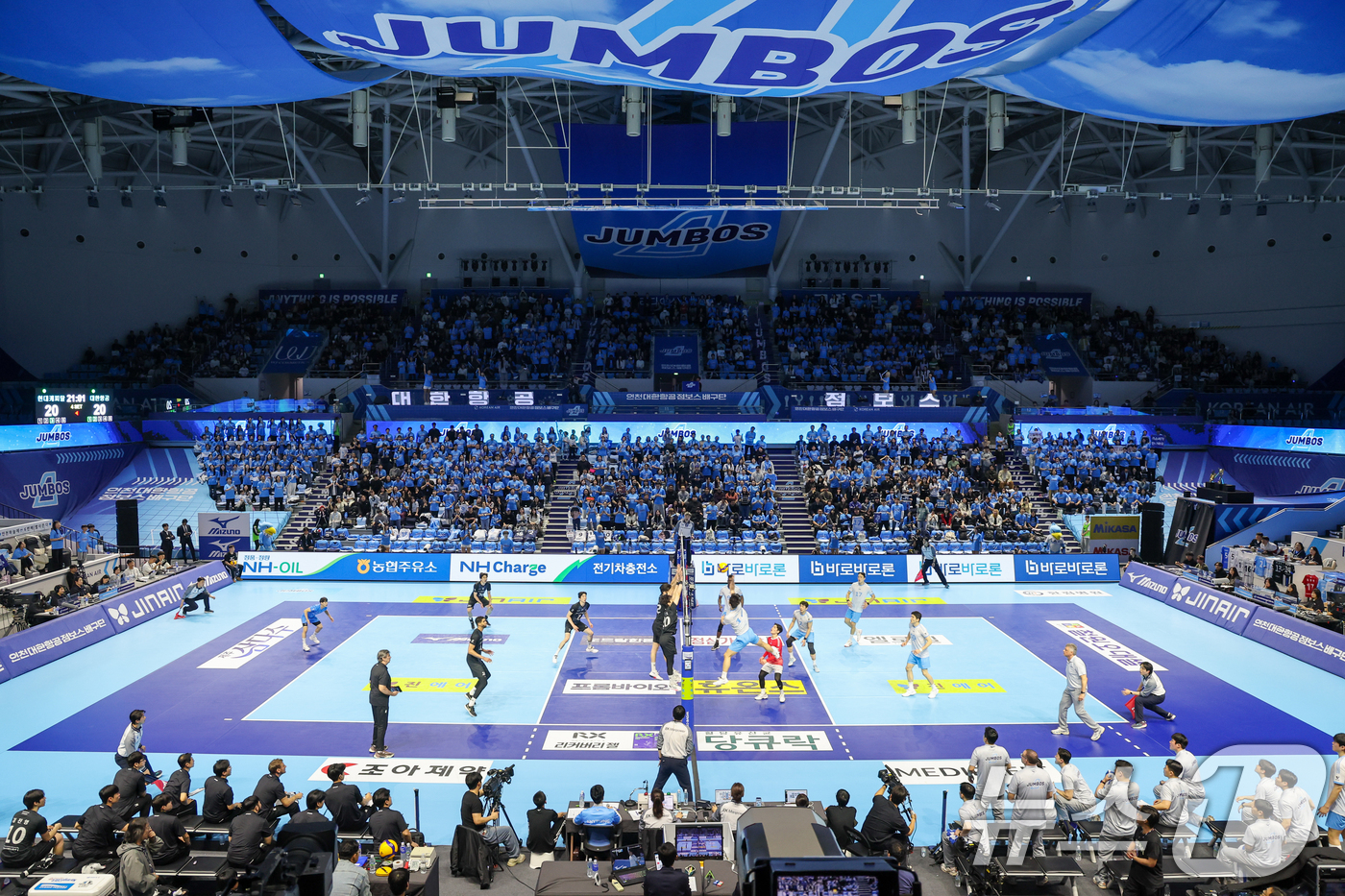 (인천=뉴스1) 안은나 기자 = 10일 오후 인천 계양체육관에서 열린 프로배구 2025-2026 V-리그 남자부 챔피언 결정전 5차전 대한항공 점보스와 현대캐피탈 스카이워커스의 경 …