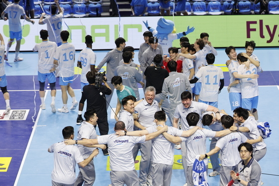 'V6' 대한항공, 현대캐피탈 잡고 통합 우승+트레블…정지석 MVP(종합)