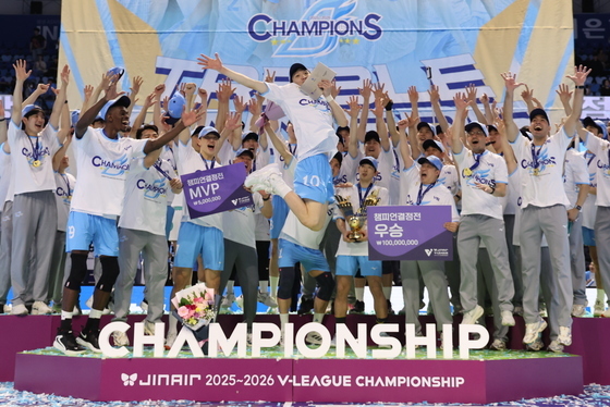 '트레블' 달성 대한항공, 2년 만 왕좌 탈환