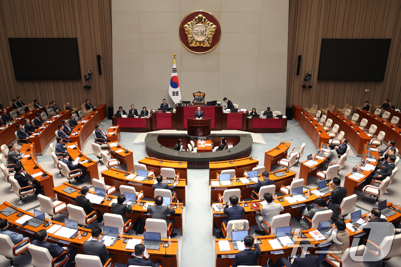 (서울=뉴스1) 신웅수 기자 = 박홍근 기획예산처 장관이 10일 서울 여의도 국회에서 열린 예산결산특별위원회 전체회의에서 2026년도 제1회 추가경정예산안(정부) 통과에 대한 감사 …