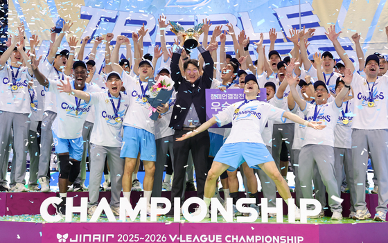 조원태 총재 '트로피 번쩍'