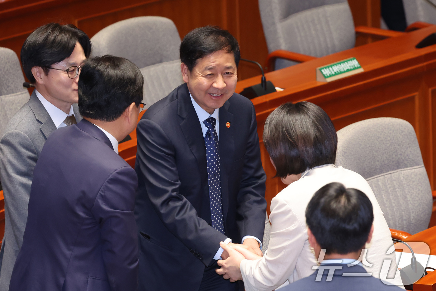 (서울=뉴스1) 신웅수 기자 = 구윤철 부총리 겸 재정경제부 장관이 10일 서울 여의도 국회에서 열린 예산결산특별위원회 전체회의에서 2026년도 제1회 추가경정예산안(정부)이 가결 …