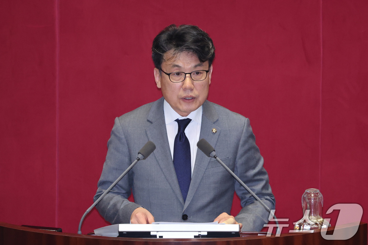 (서울=뉴스1) 신웅수 기자 = 진성준 예산결산특별위원회 위원장이 10일 서울 여의도 국회에서 열린 제434회국회(임시회) 3차 본회의에서 2026년도 제1회 추가경정예산안(정부) …