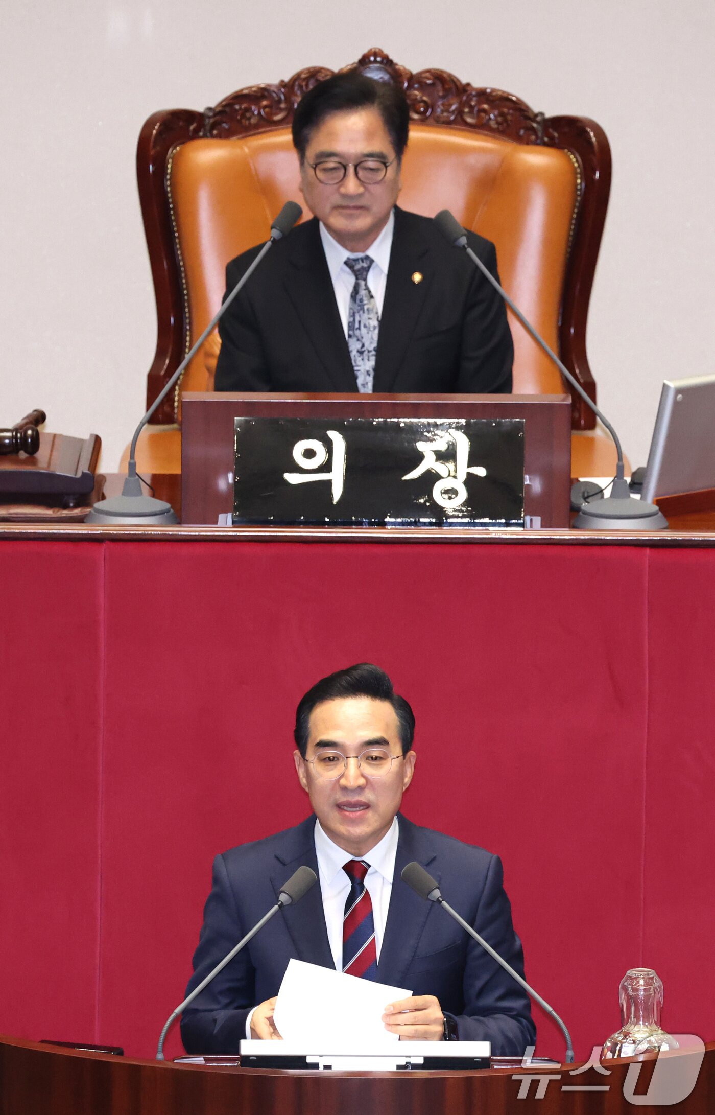 본문 이미지 - 박홍근 기획예산처 장관이 10일 서울 여의도 국회에서 열린 제434회국회(임시회) 3차 본회의에서 2026년도 제1회 추가경정예산안(정부)에 대해 발언하고 있다. 2026.4.10 ⓒ 뉴스1 신웅수 기자