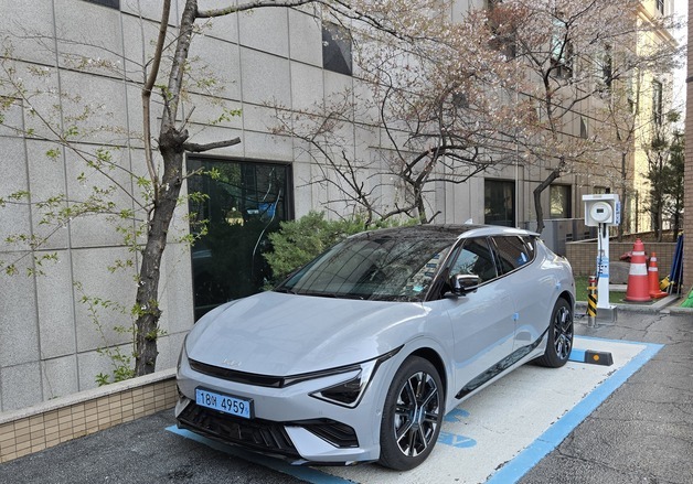 고유가·5부제에 '매력 만점'…기아 스테디셀러 전기차 'EV6'[시승기]