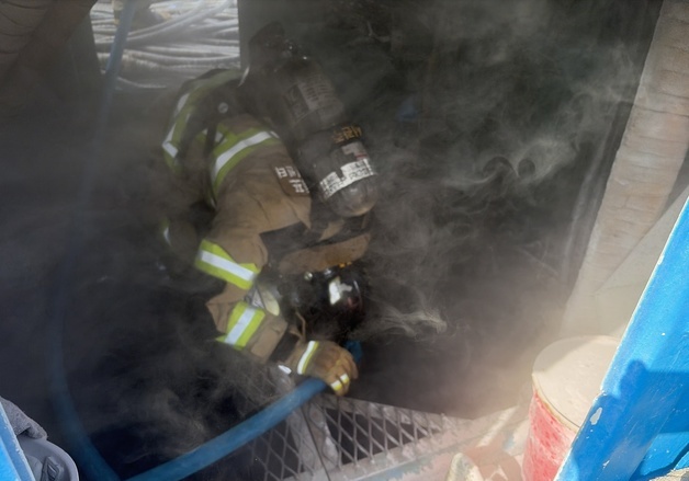 목포서 정박 어선 기계실서 화재…21분 만에 진화