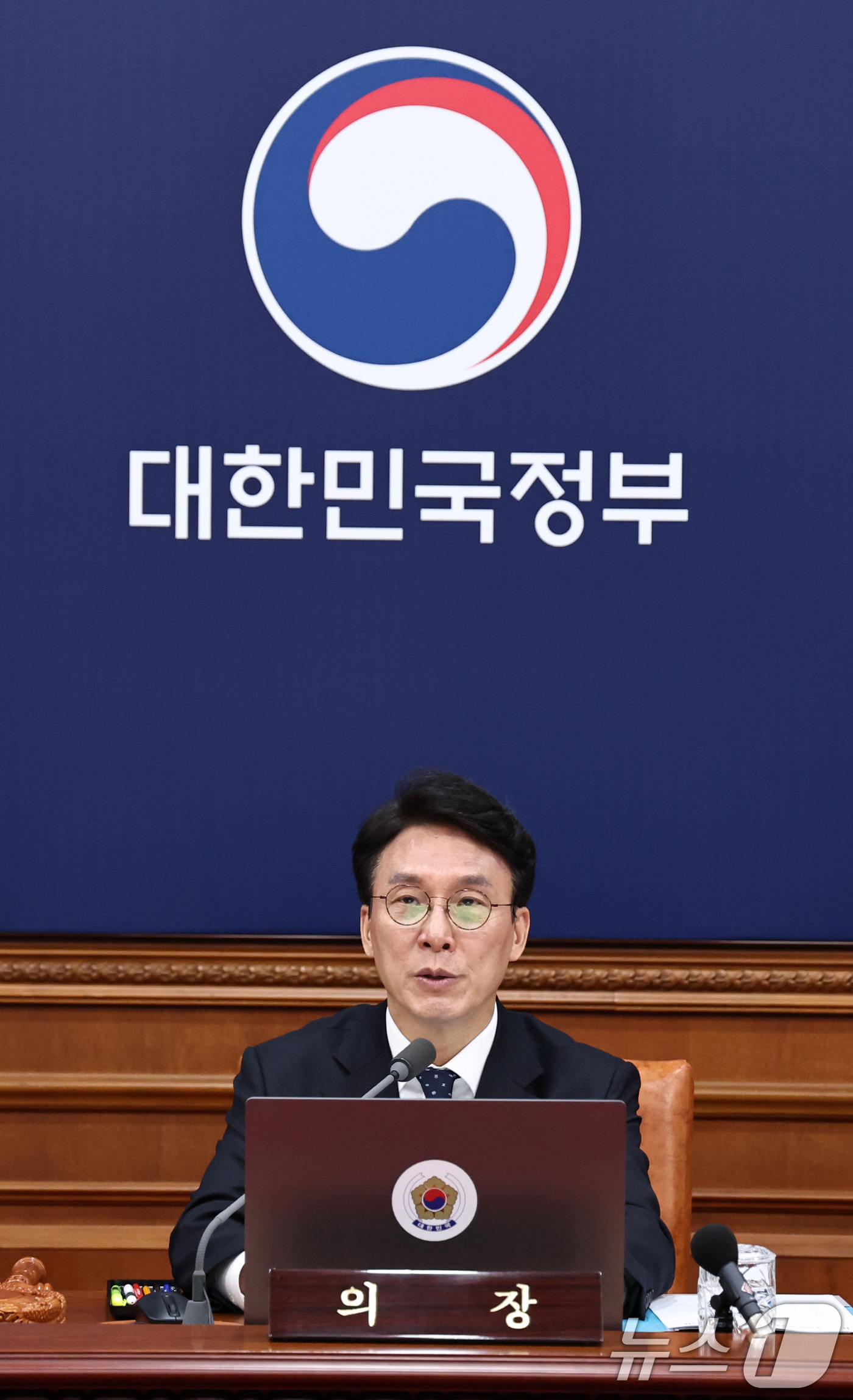 (서울=뉴스1) 구윤성 기자 = 김민석 국무총리가 11일 오전 서울 종로구 정부서울청사에서 열린 임시국무회의에서 모두발언을 하고 있다. 2026.4.11/뉴스1