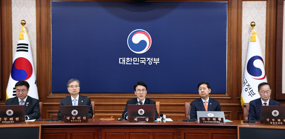 김민석 총리, 임시국무회의 주재