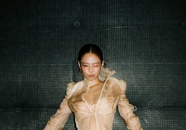 제니, 언더웨어 비치는 과감 시스루 패션…독보적 매력