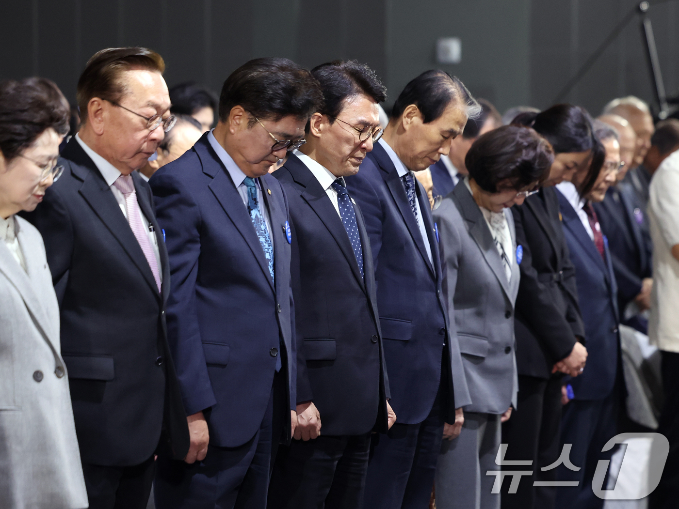 (서울=뉴스1) 황기선 기자 = 김민석 국무총리와 우원식 국회의장이 11일 오전 서울 서대문구 국립대한민국임시정부기념관에서 열린 '제107주년 대한민국임시정부수립 기념식'에서 참석 …