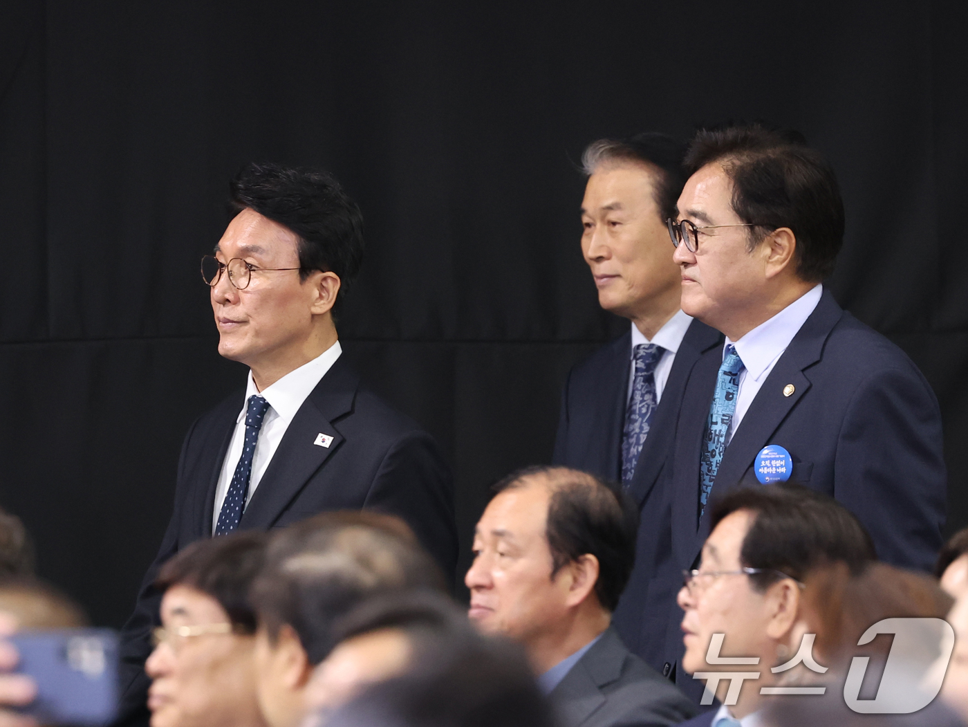 (서울=뉴스1) 황기선 기자 = 김민석 국무총리와 우원식 국회의장이 11일 오전 서울 서대문구 국립대한민국임시정부기념관에서 열린 '제107주년 대한민국임시정부수립 기념식'에 참석하 …