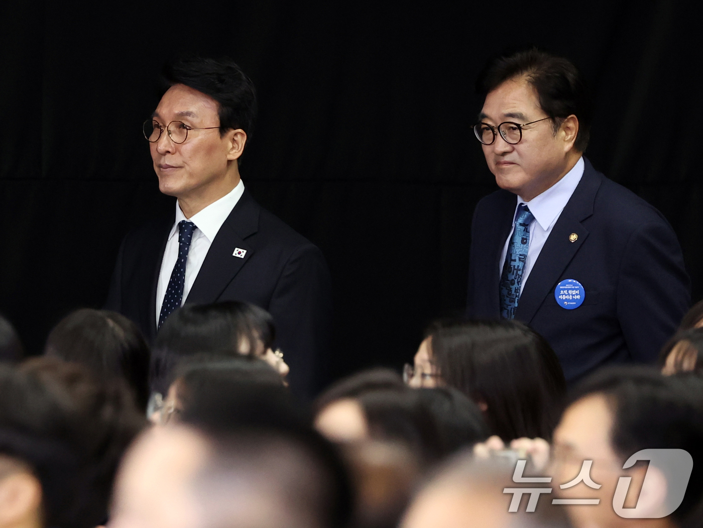 (서울=뉴스1) 황기선 기자 = 김민석 국무총리와 우원식 국회의장이 11일 오전 서울 서대문구 국립대한민국임시정부기념관에서 열린 '제107주년 대한민국임시정부수립 기념식'에 참석하 …