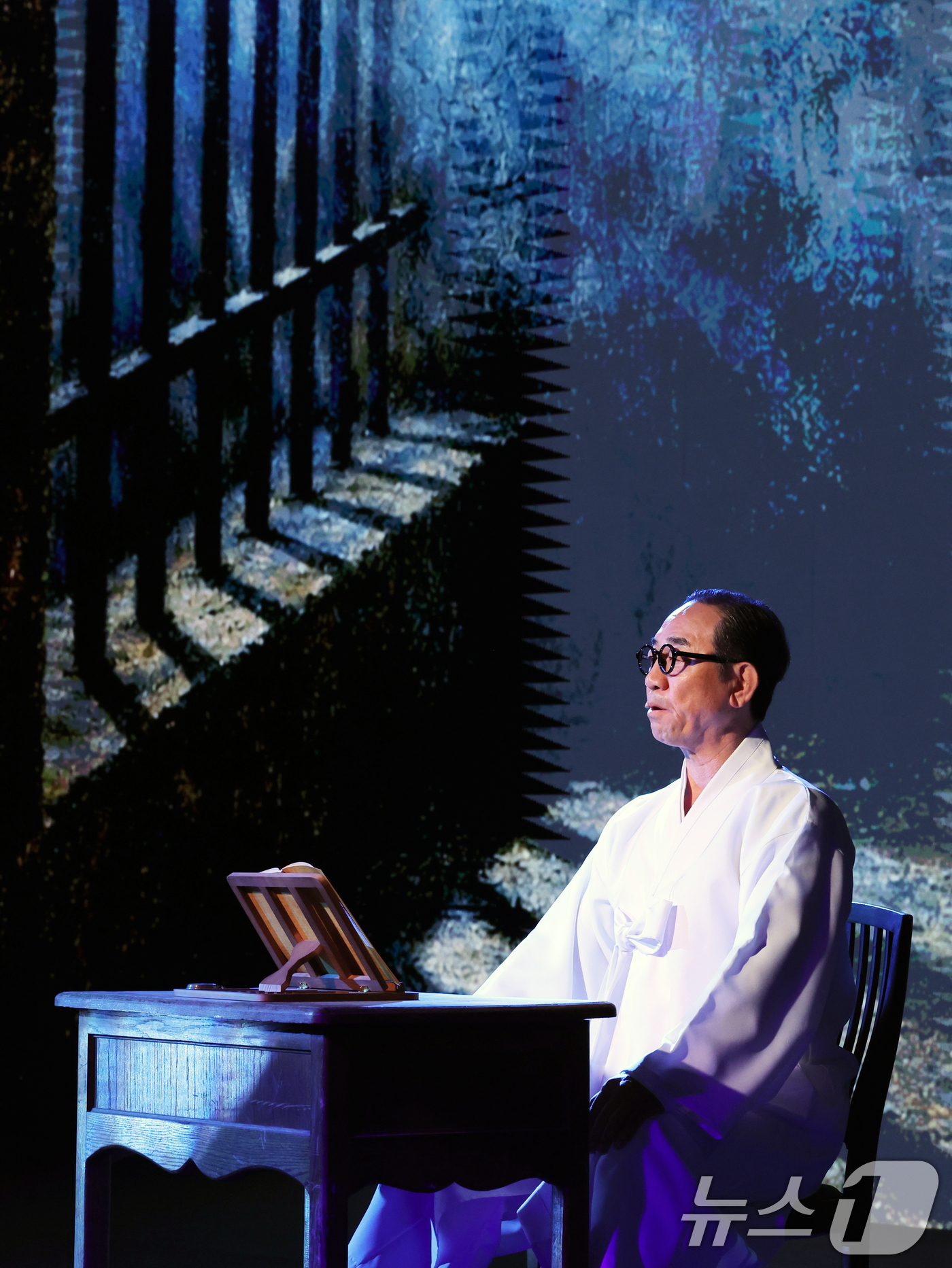 (서울=뉴스1) 황기선 기자 = 영화 '암살'에서 '김구'역을 맡은 배우 김홍파가 11일 오전 서울 서대문구 국립대한민국임시정부기념관에서 열린 '제107주년 대한민국임시정부수립 기 …