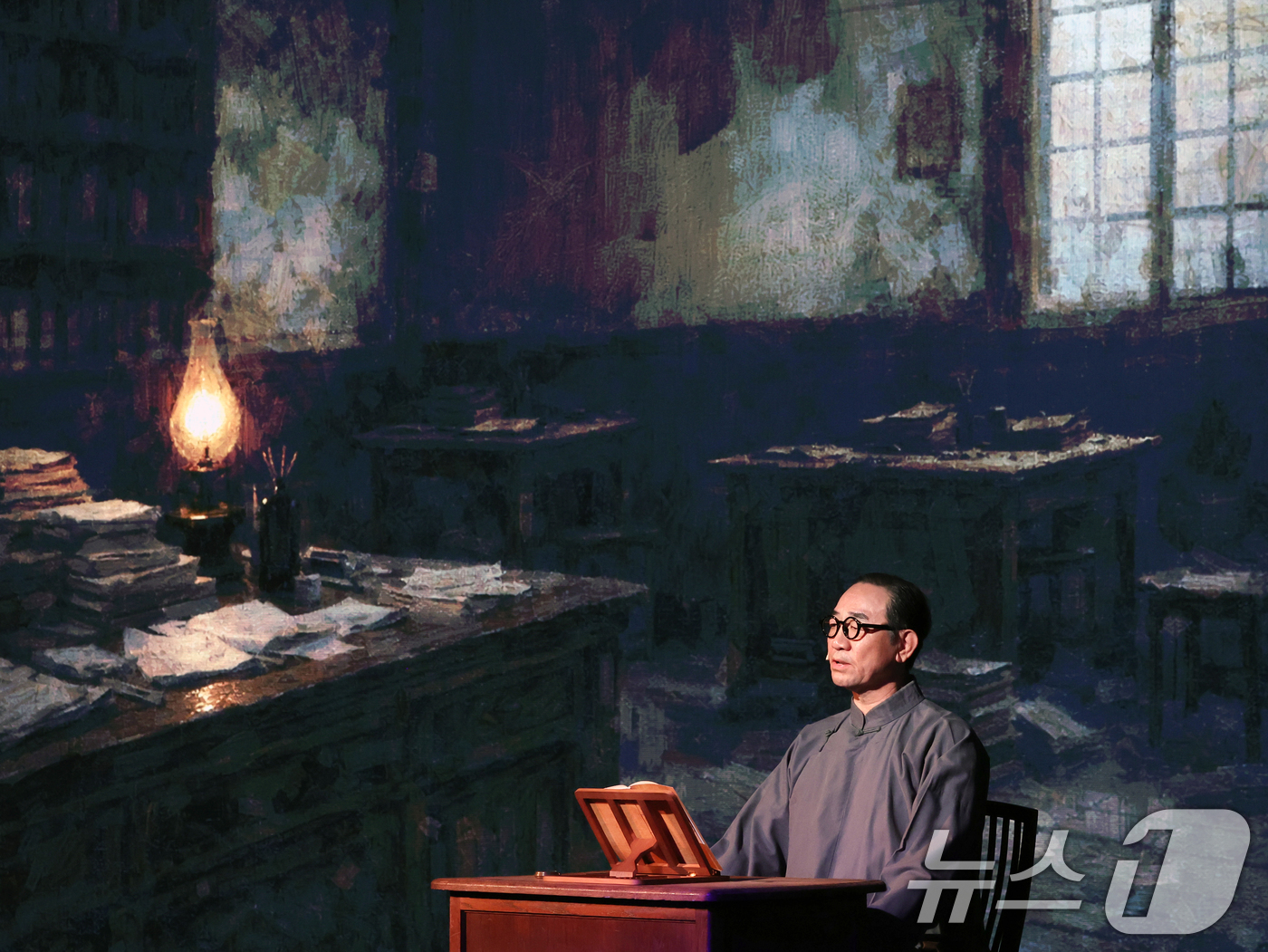 (서울=뉴스1) 황기선 기자 = 영화 '암살'에서 '김구'역을 맡은 배우 김홍파가 11일 오전 서울 서대문구 국립대한민국임시정부기념관에서 열린 '제107주년 대한민국임시정부수립 기 …