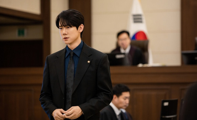 '신이랑 법률사무소' 유연석·이솜, 본격 공조…김경남과 법정서 전면전