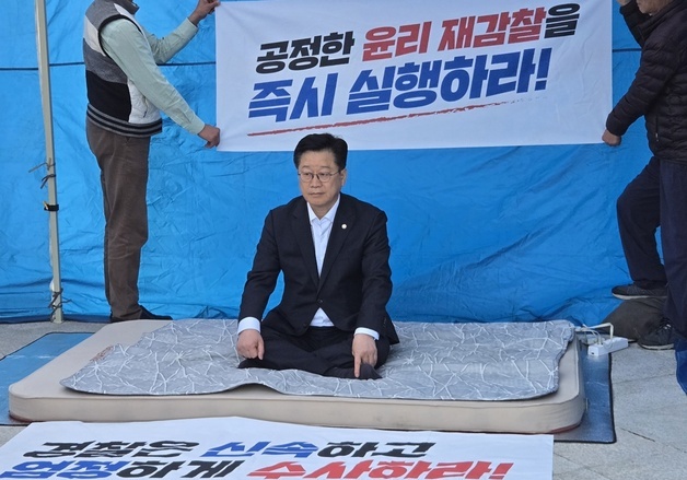 안호영, 단식 돌입…"이원택 전북지사 후보 대납 의혹 재감찰돼야"