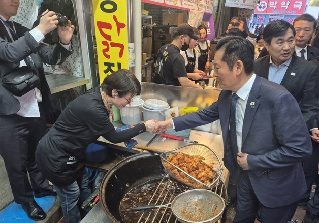 정청래 "강릉에 파란바람 분다"…우상호·김중남 지원사격