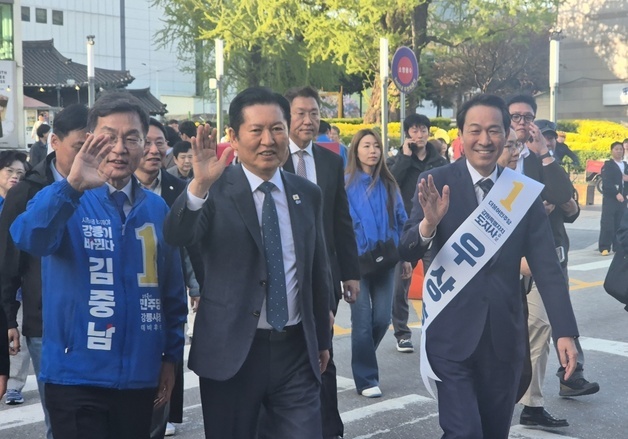우상호 "강릉 갈수록 뜨거워"…정청래 대표와 영동권 민심 잡기