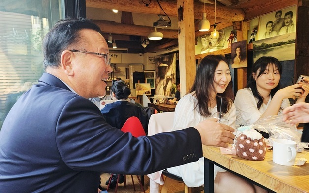김부겸 "이번엔 꼭 이기고 싶다"…대구서 존재감 키우기 시동(종합)