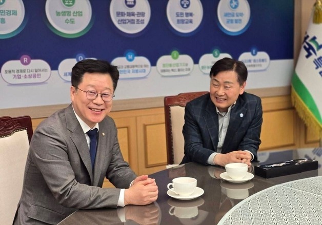 김관영 "안호영 단식 걱정…도민 뜻 반영되는 그때까지 같이 할 것"