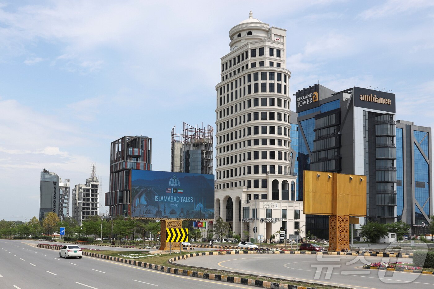 본문 이미지 - 미국과 이란의 평화 협상이 열리는 파키스탄 수도 이슬라마바드의 11일(현지시간) 모습. 2026.4.11 ⓒ 로이터=뉴스1