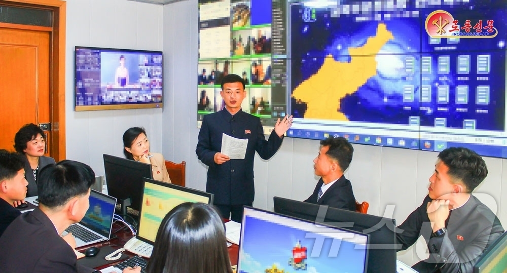 (평양 노동신문=뉴스1) = 북한 노동당 기관지 노동신문은 12일 중앙교육정보중심을 조명하며 이곳에서는 인재 육성을 위해 정보화된 교육 체계를 개발하고 있다고 설명했다. [국내에서 …